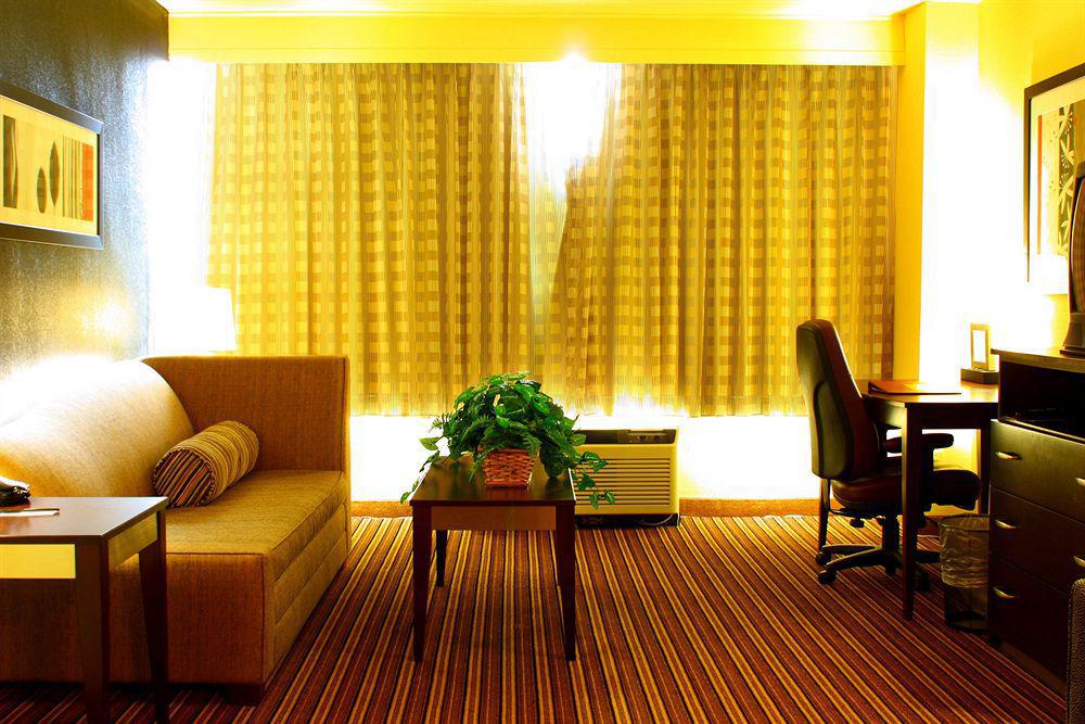 Wyndham Garden Norfolk Downtown Hotel Bagian luar foto