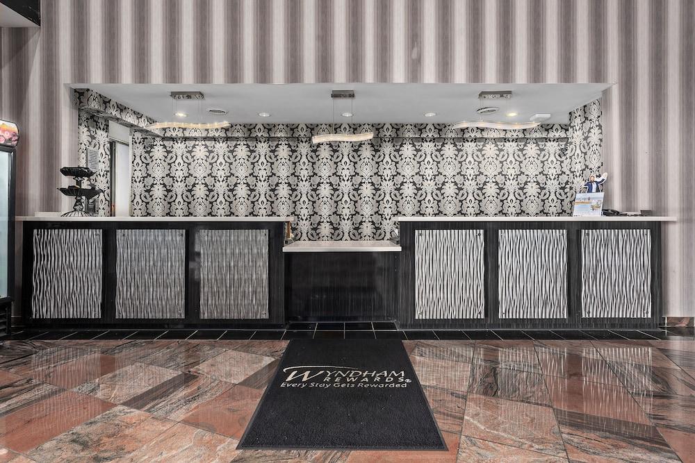 Wyndham Garden Norfolk Downtown Hotel Bagian luar foto