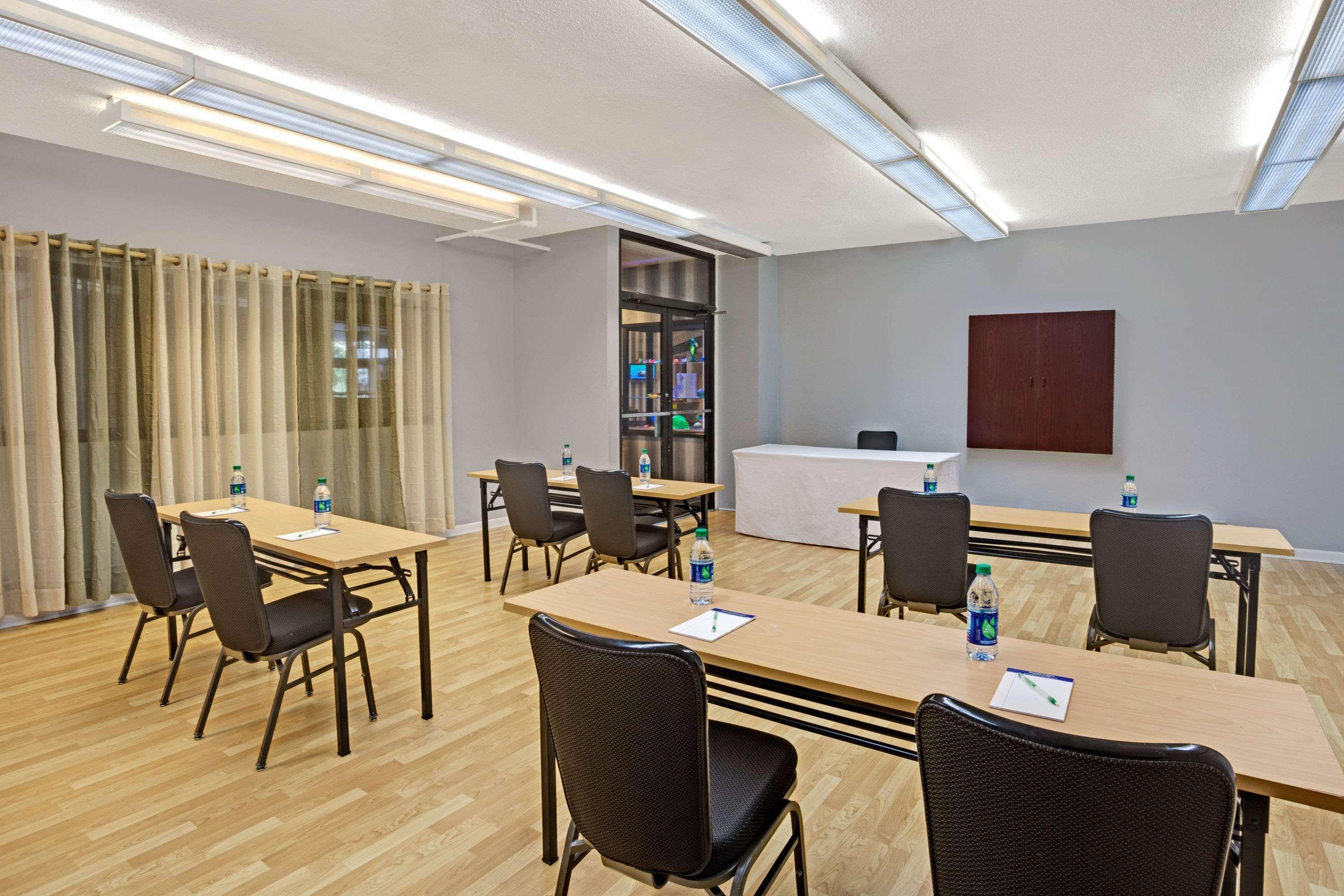 Wyndham Garden Norfolk Downtown Hotel Bagian luar foto