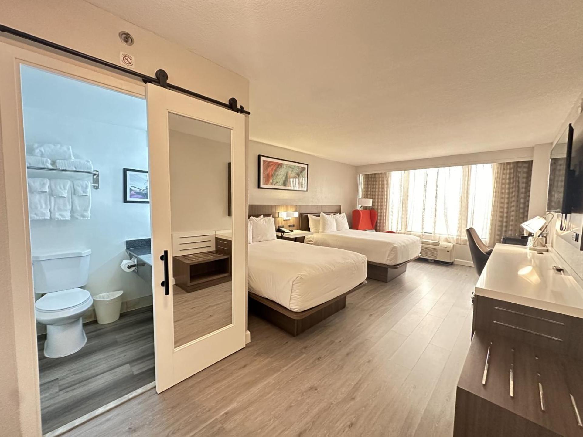 Wyndham Garden Norfolk Downtown Hotel Bagian luar foto