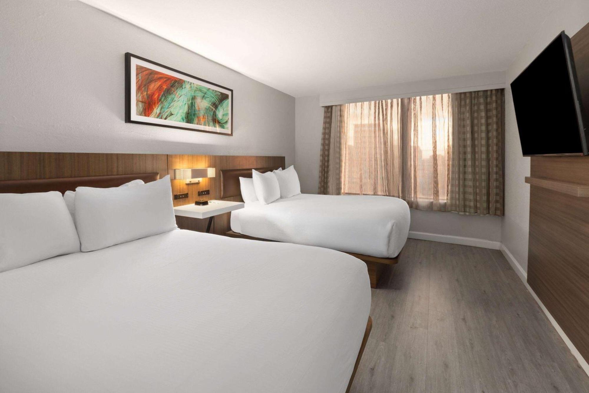 Wyndham Garden Norfolk Downtown Hotel Bagian luar foto
