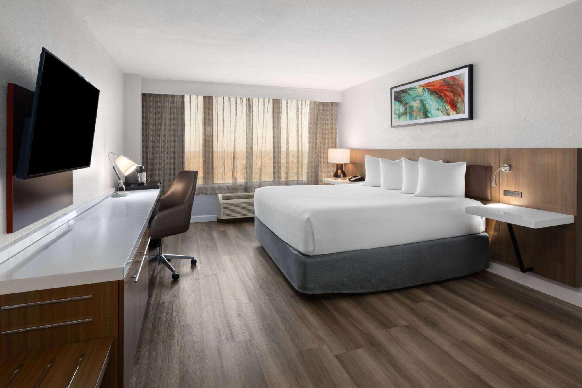 Wyndham Garden Norfolk Downtown Hotel Bagian luar foto