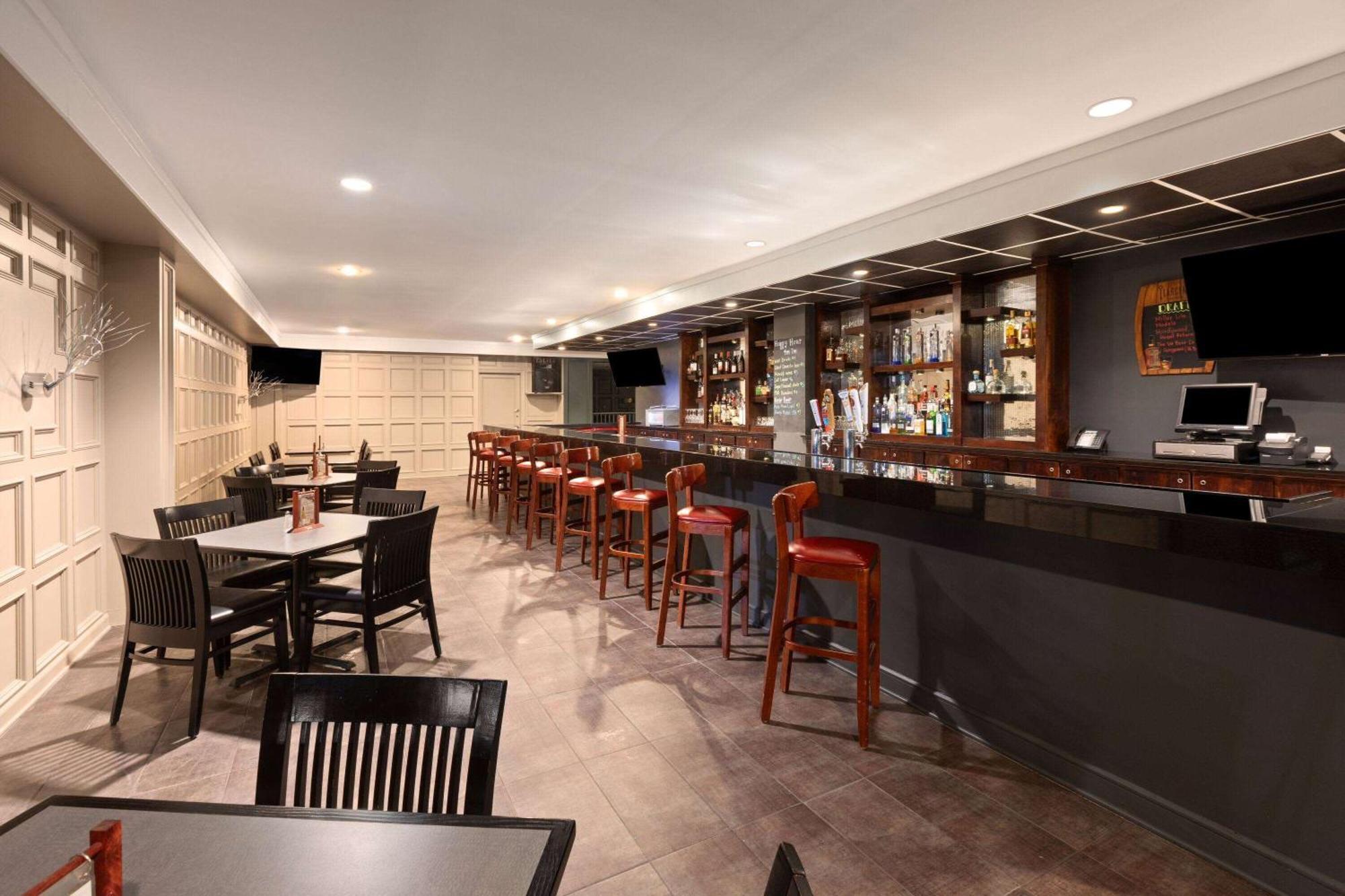 Wyndham Garden Norfolk Downtown Hotel Bagian luar foto